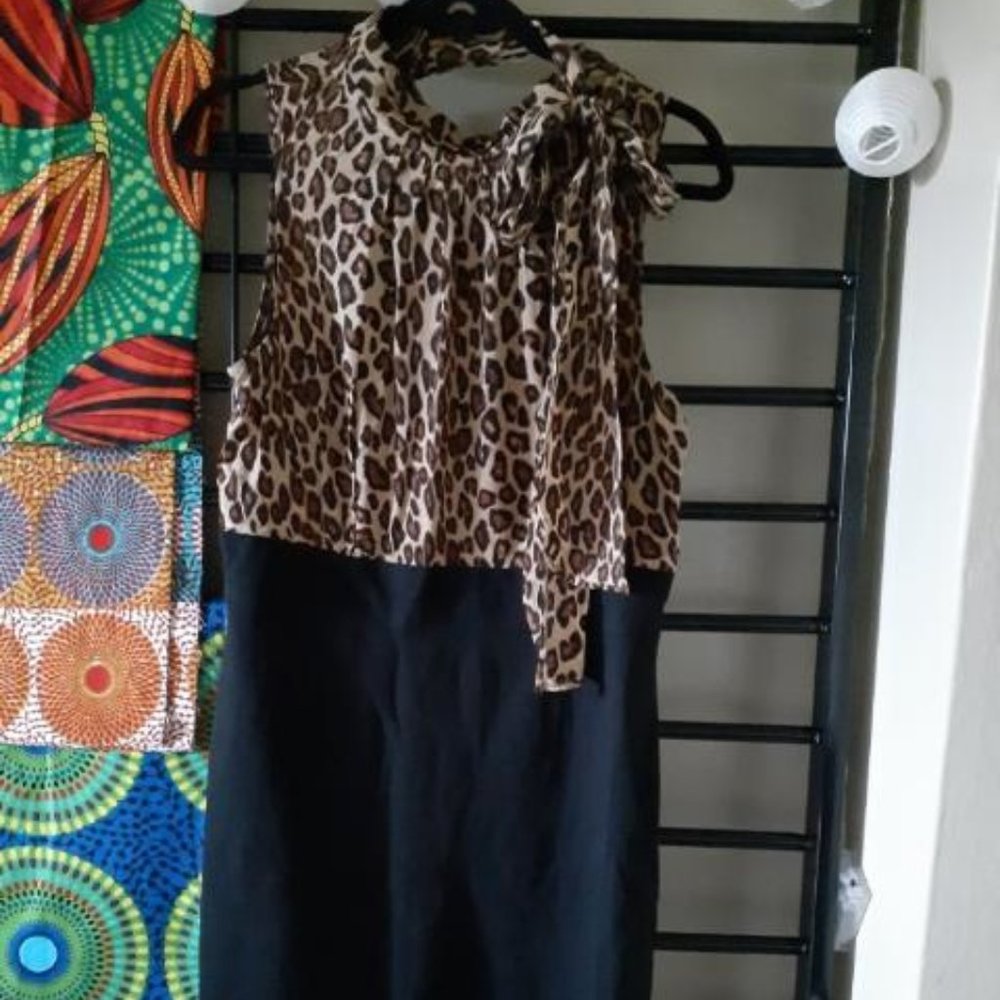 size 10 sleeveless tie neck leopard print black dress